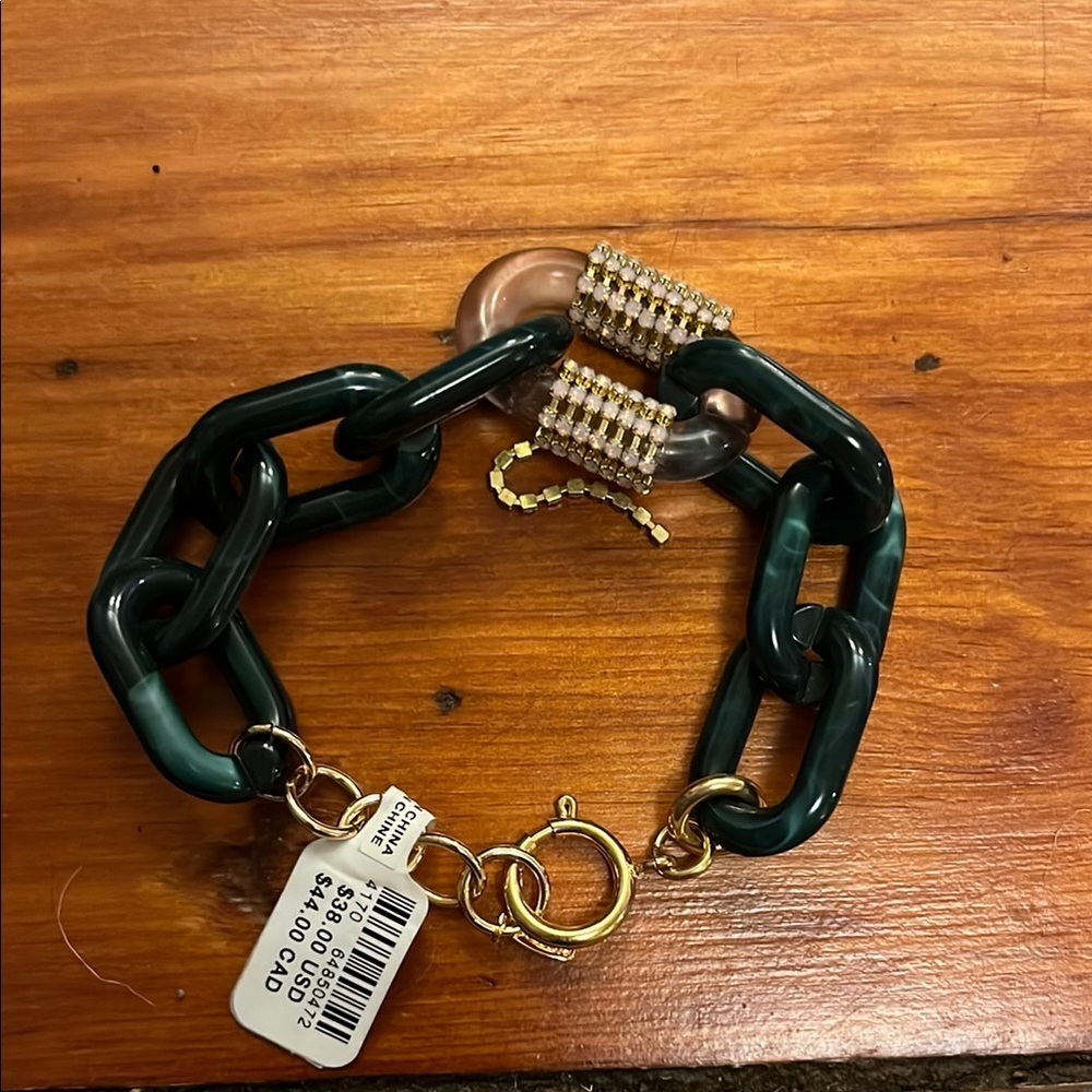 Elegant Green and Gold Chain Bracelet - Picture 1 of 4
